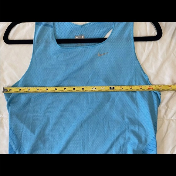 Women’s Nike Mesh Running Shirt - Size Large - Picture 4 of 6